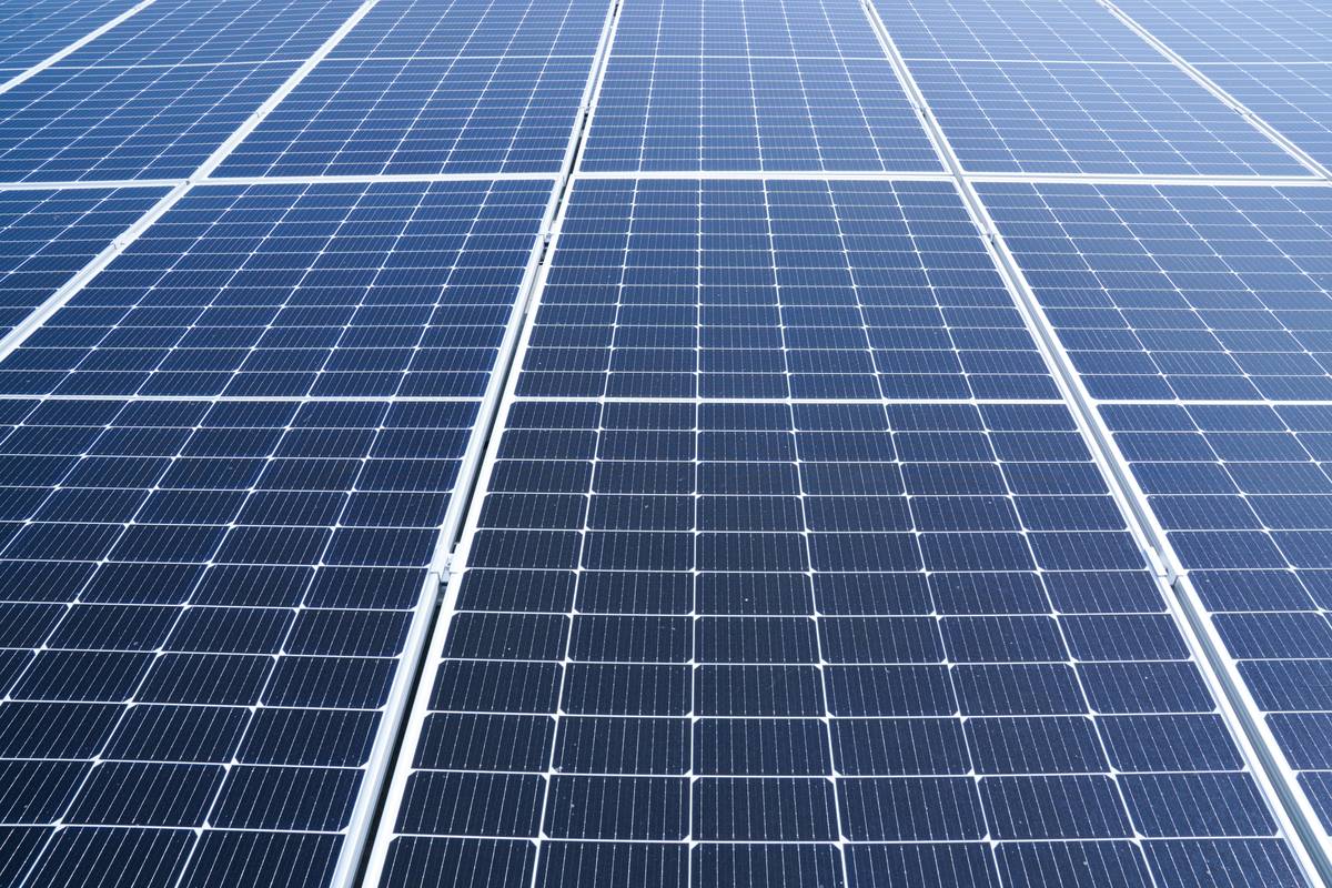 monocrystalline solar panels pros and cons: close-up of black monocrystalline cells with cut-corner design on residential rooftop