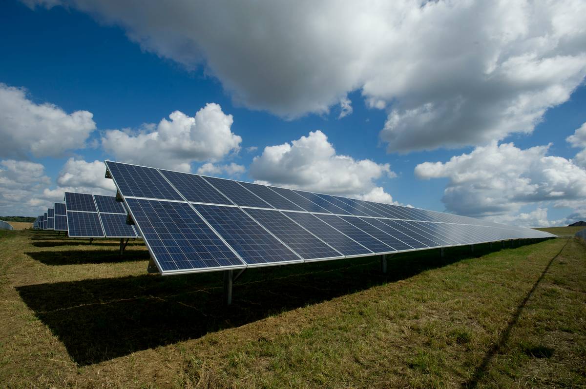 High efficiency monocrystalline panel how much - side-by-side comparison of standard vs premium monocrystalline solar panels on residential roof